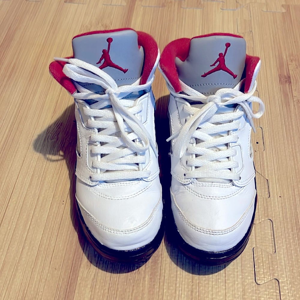Jordan 5 fire red boys size 2